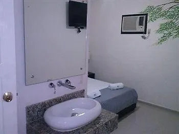 ***  Cocodrilo Hotel Playa del Carmen Mexico